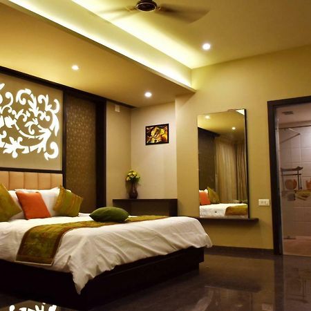 Hotel Opulence Nadiād Kültér fotó