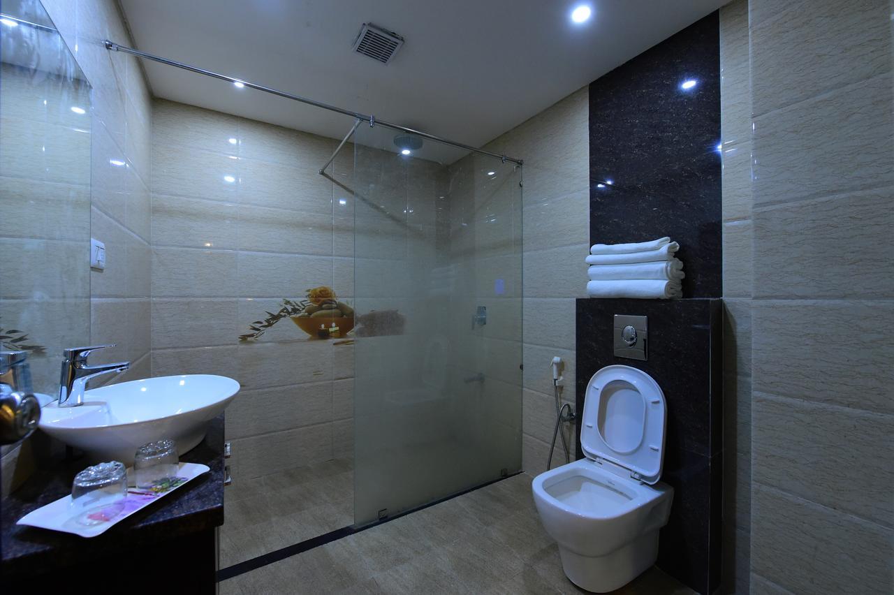 Hotel Opulence Nadiād Kültér fotó